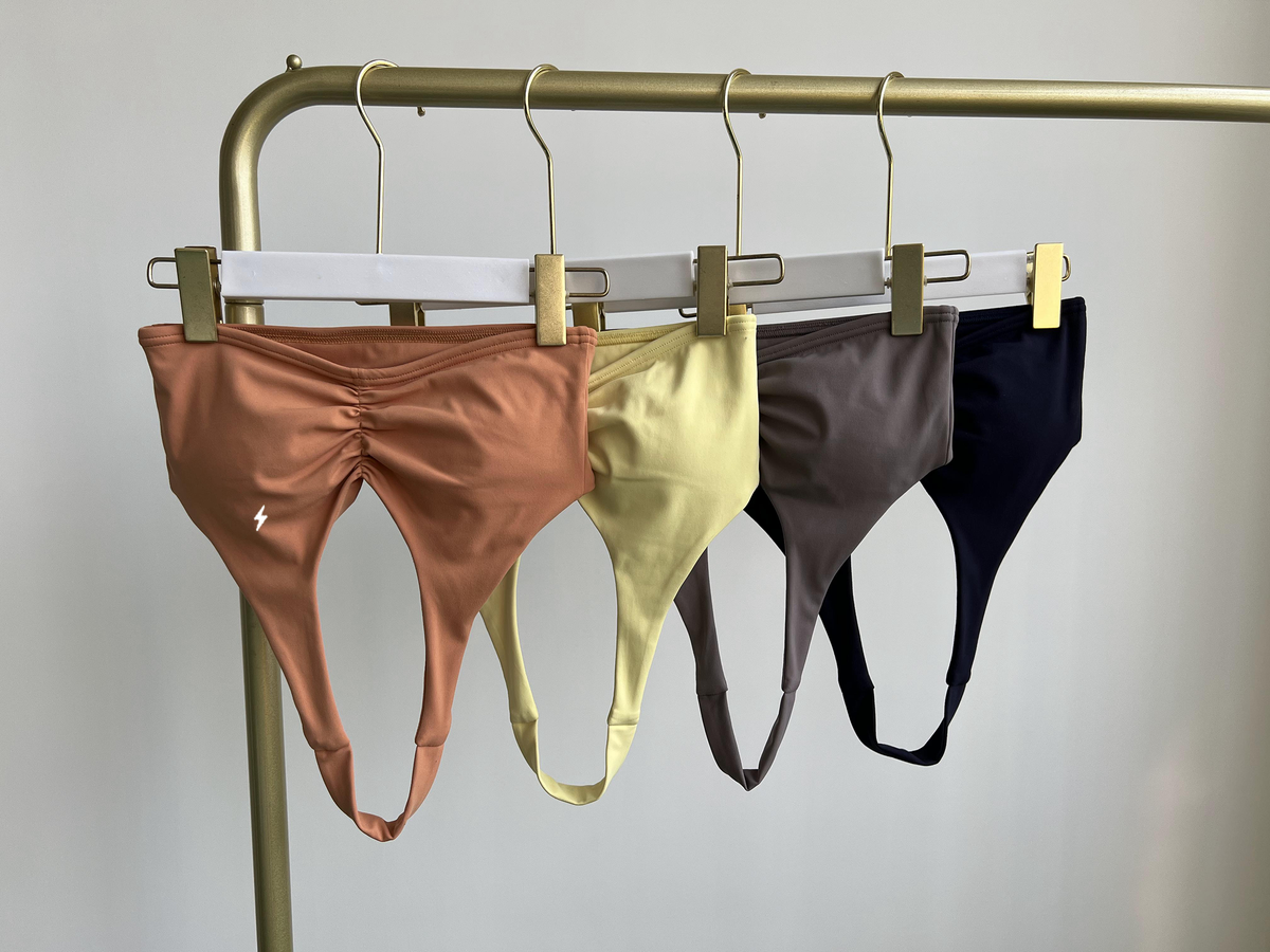 Plunge Neck Backless Sports Bra